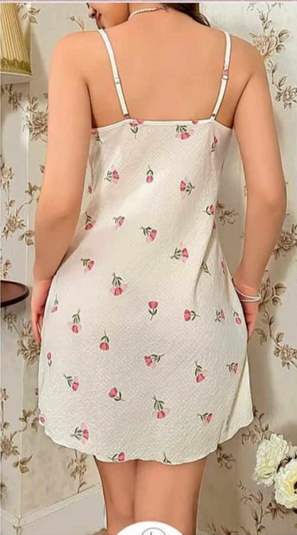Gül Tomurcuğu Desenli Gecelik Krem