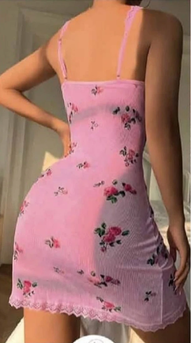 Gül Desenli Dantelli Yırtmaçlı Gecelik Pembe
