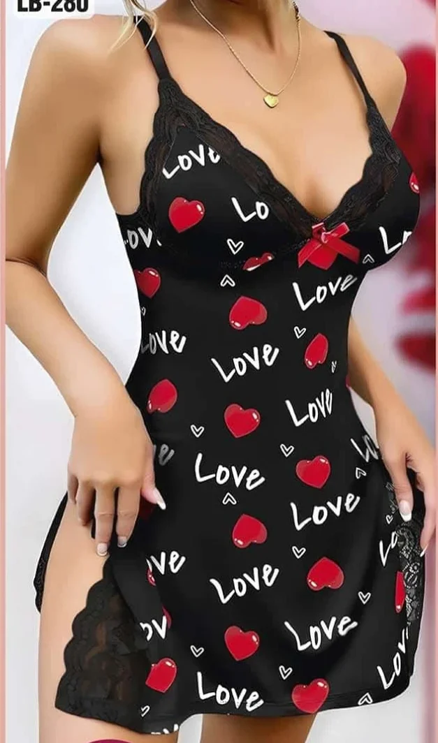 Love Kalp Yazılı Dantelli Yırtmaçlı Gecelik Siyah